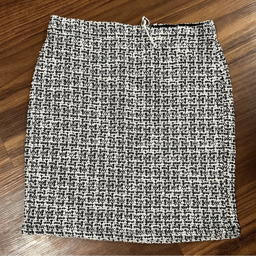 Tweed skirt